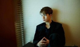 娱乐爆料郑爽王嘉尔,甜蜜互动引热议，恋情疑云再起？”